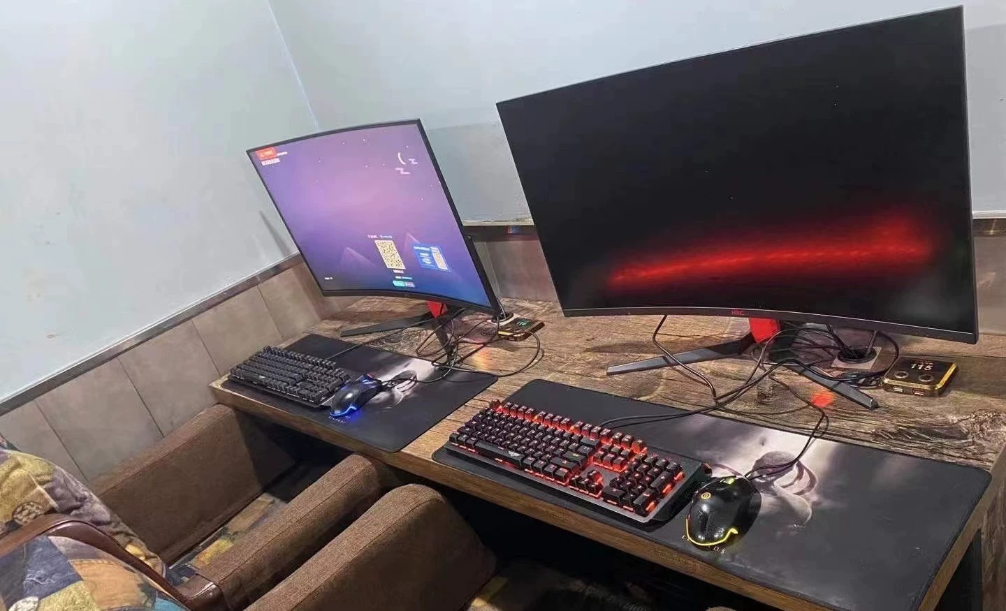 私人网吧 十核电脑全套转让 英特尔 台式机 主机二手办公  各位大侠大家好。 我们网吧正常营业了两个多月，消防不过关[捂脸哭]。现在虽然能开张了但是情况不容乐观